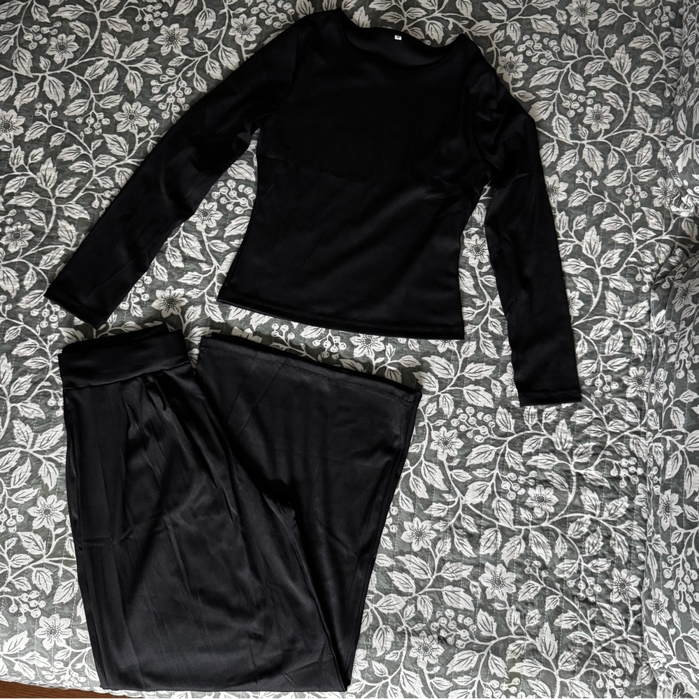 Elegant Black Ribbed Two-Piece Set - Picture 3 of 8